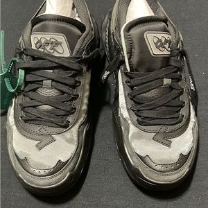 Off White Designer Shoes, these are a women’s size 9 (40). Brand new.